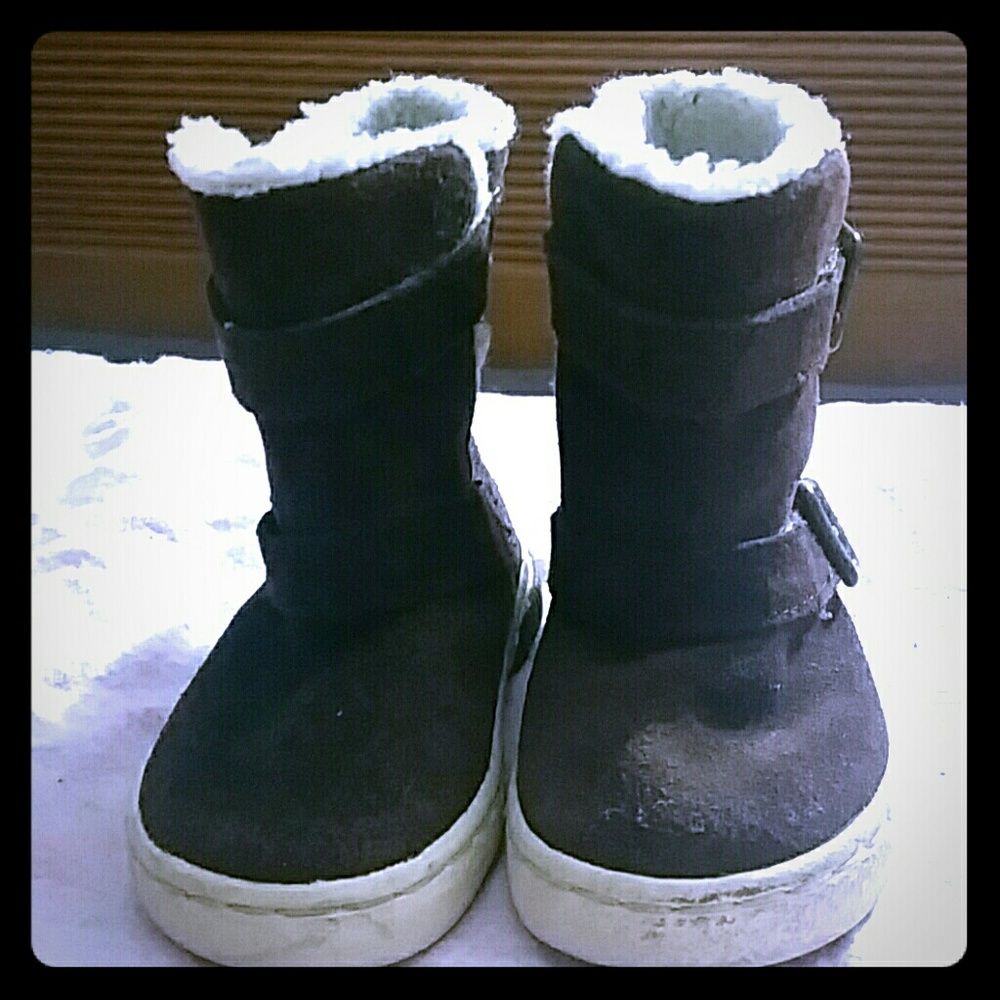 Stride Rite Safi boots.